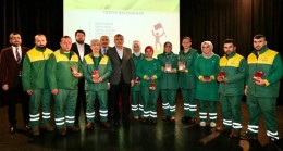 Başarılı Temizlik Personeline Altın Ödülü!..
