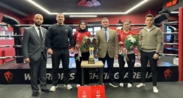 Başkan Çömlekçi’den Şampiyon Kardeşlere Plaket