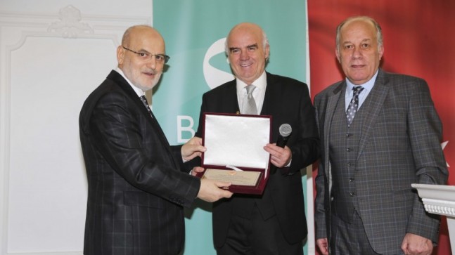 Başkan Çelikbilek Berber ve Kuaförleri Teşekkür Yemeği’nde Ağırladı