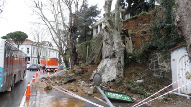 Beykoz’da bir istinat duvarı çöktü!..