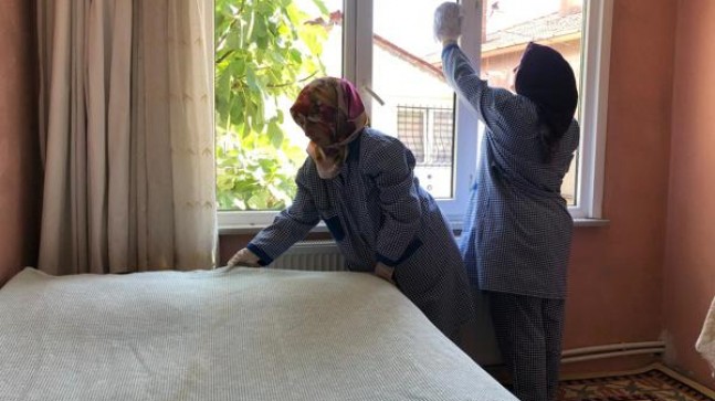 Yaşlıların Evleri Temiz Yüzleri Güleç!..
