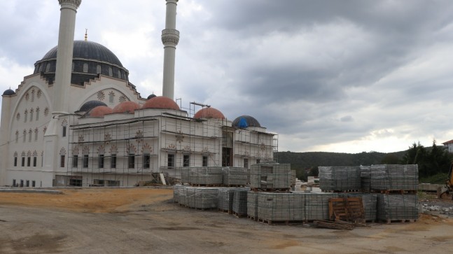 Anadolufeneri ve İshaklı Meydanı Güzelleşiyor!…