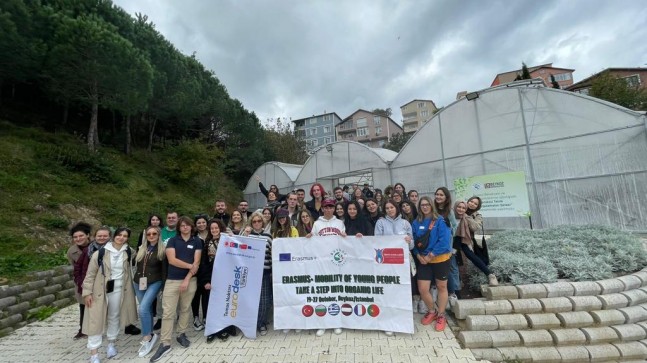 AVRUPALI GENÇLER BEYKOZ’DA ORGANİK YAŞAMA ADIM ATIYOR!…