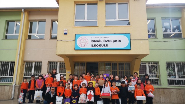 HATAYLI ÇOCUKLAR OYUNCAKLARINA SEVİNÇLE KAVUŞTU!…