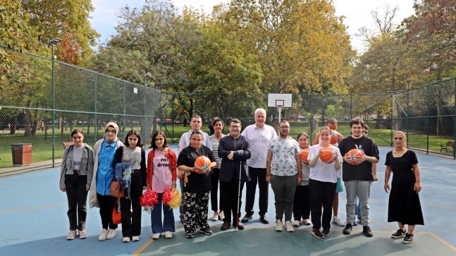 Başkan Köseler Özel Öğrencilerle Basketbol Oynadı