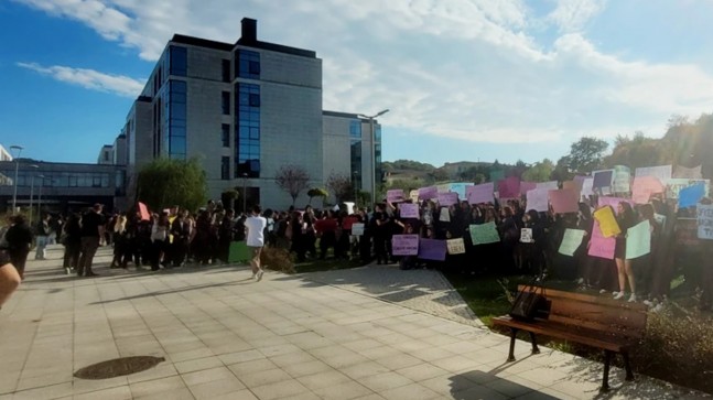Beykoz’da öğrencilerden kadın cinayetleri protestosu