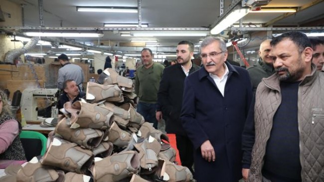 Murat Aydın, konfeksiyon atölyesini ziyaret edip dikiş dikti​!..