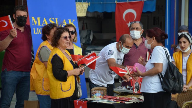 On Çeşme Meydanı’nda NUTUK Dağıtımı!…