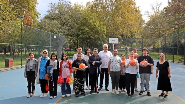 Başkan Köseler Özel Öğrencilerle Basketbol Oynadı