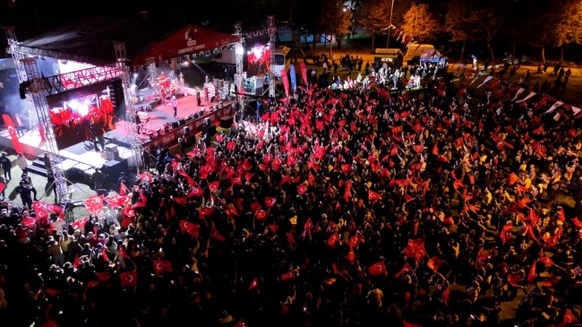 BEYKOZ’DA CUMHURİYET COŞKUSUNA BİNLER KATILDI