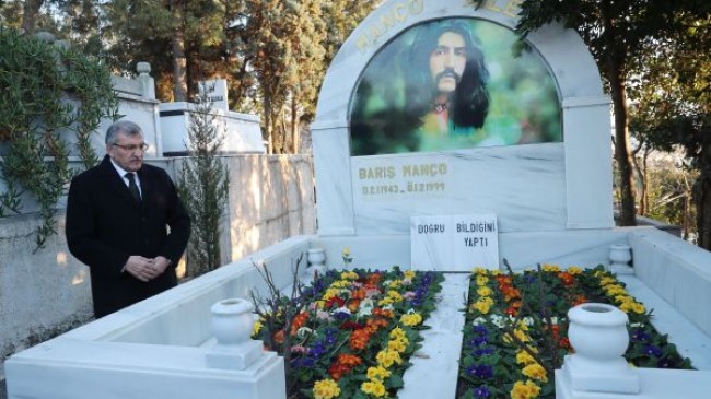 Barış Manço ölümünün 20. yıldönümünde mezarı başında anıldı!..