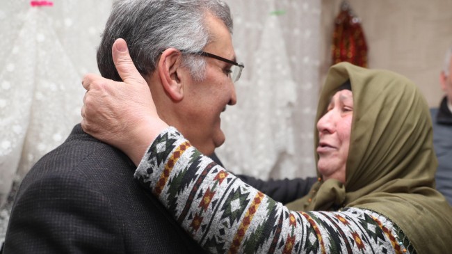 Beykoz’da Murat Aydın’ın evine gittiği Emine teyze gözyaşlarına boğuldu