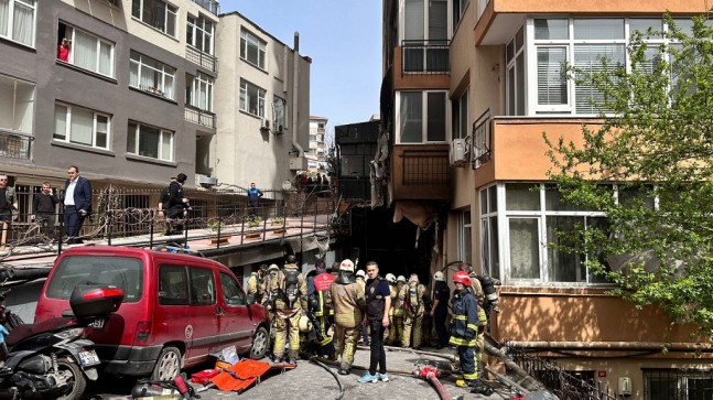 Beşiktaş yangınında ölen baba oğul için cenaze töreni