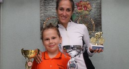 “BİSİKLETLİ ANNE” ŞAMPİYONLUKLARA ABONE OLDU!…