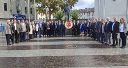 Muhtarlardan Atatürk Anıtına Çelenk