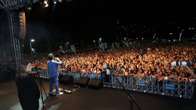 BEYKOZ SAHİLİ’NDE BURAY RÜZGÂRI ESTİ!…