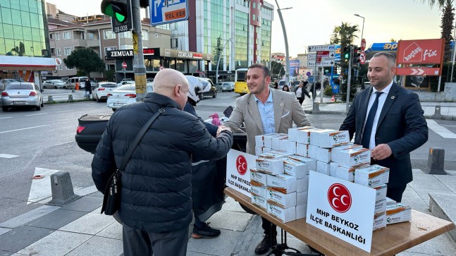 Beykoz’da MHP Kandil Simidi Dağıttı!…