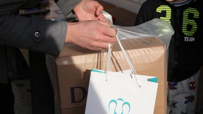 NUN OKULLARI ÖĞRENCİLERİ İHTİYAÇ SAHİBİ ÇOCUKLARA SICAK BİR KIŞ HEDİYE EDİYOR!