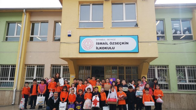 HATAYLI ÇOCUKLAR OYUNCAKLARINA SEVİNÇLE KAVUŞTU!…