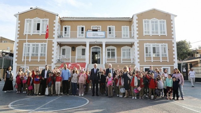Beykoz Belediye Başkanı destek verdiği okulları ziyaret ediyor
