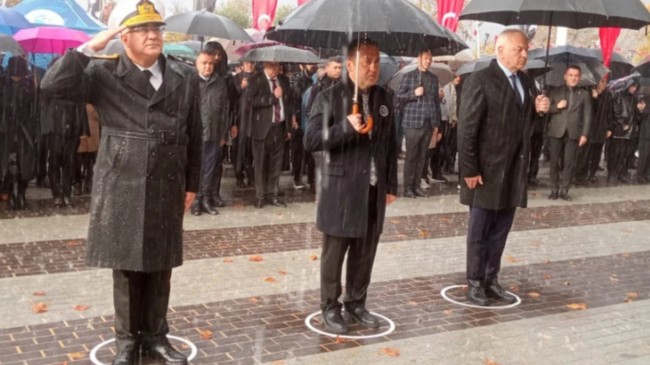 Başkomutan Beykoz’da yağmur altında anıldı