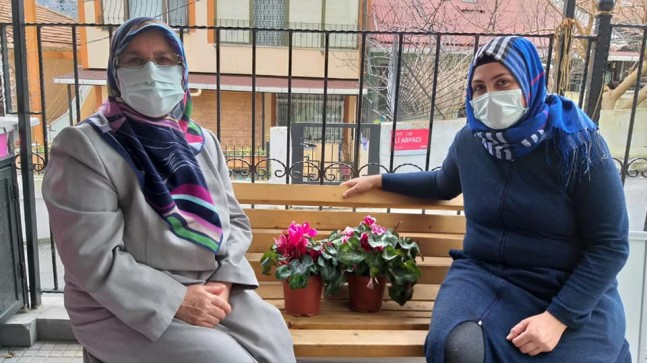 AK kadınlar Beykoz’un mahalle büyüklerini ziyaret etti!
