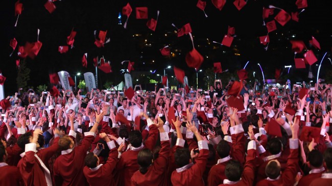 Beykoz Üniversitesi mezunları yeni başlangıçlara merhaba dedi!…